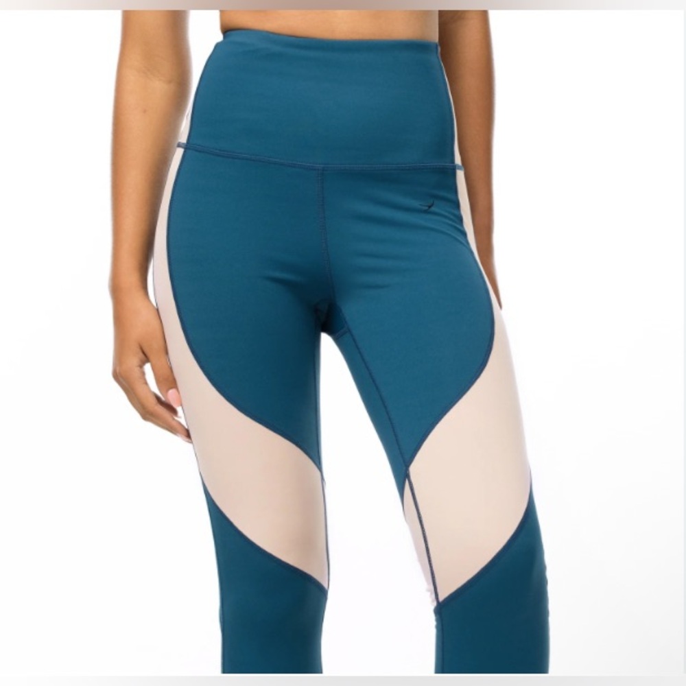 Endeavor Energy-Wrap Capri length legging